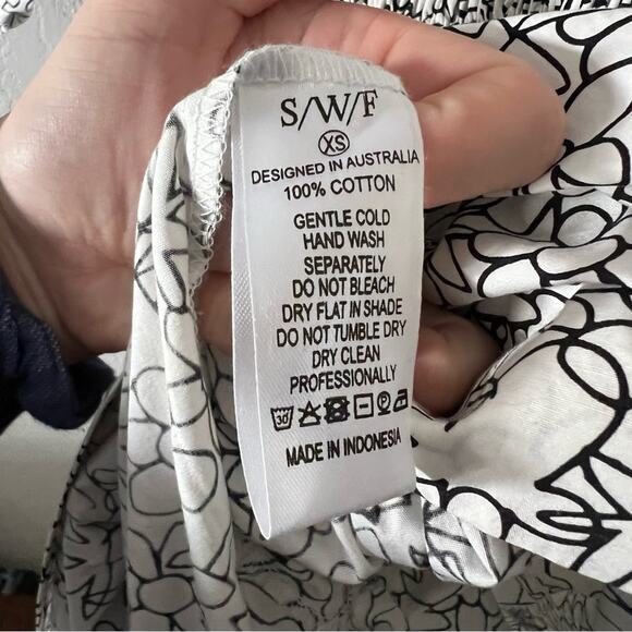 S/W/F White & Black Floral Print Smocked Puff-Sleeve Midi Dress - Picture 6 of 10